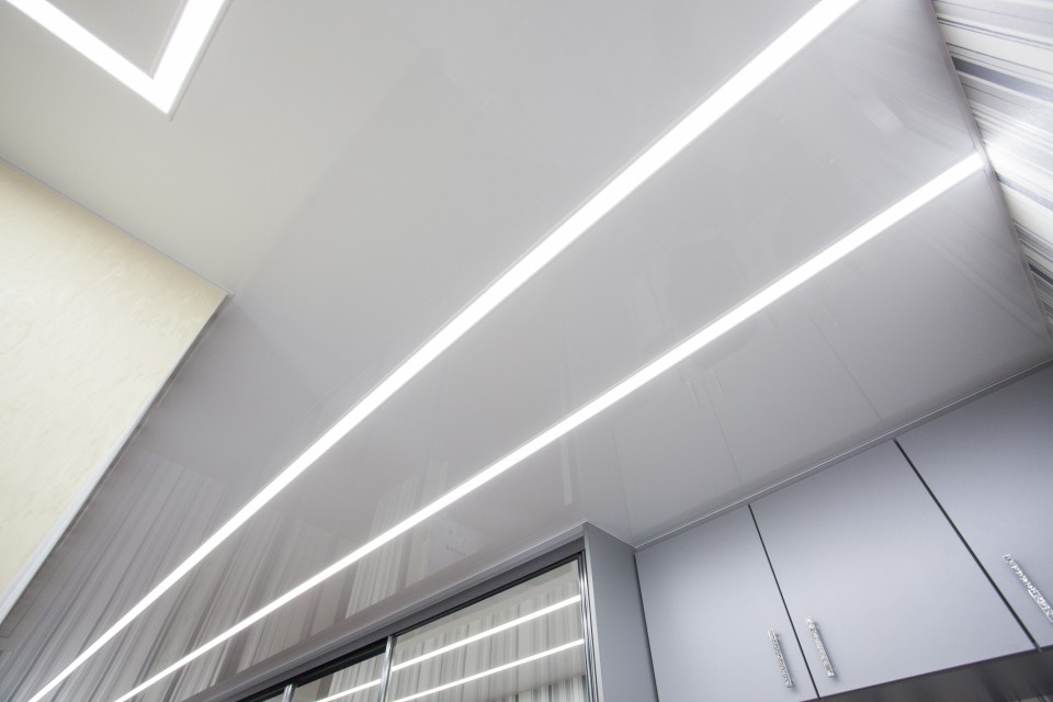 Заказать световые потолки с линией света в г. Тула